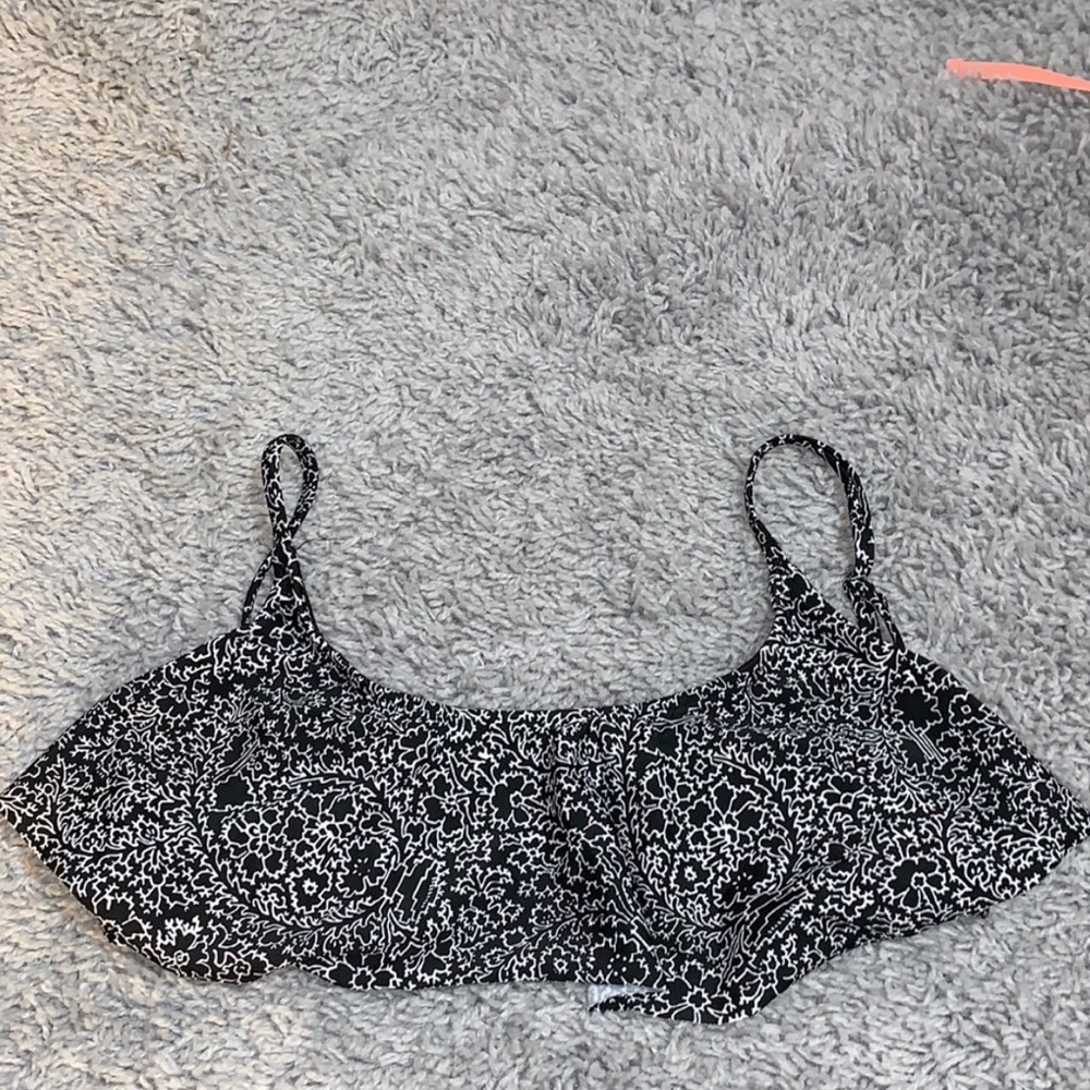 Old Navy swim suit top!!
